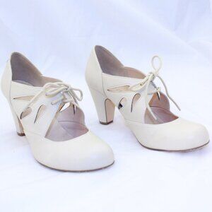 Chelsea Crew SZ 9 Vintage Inspired CHRISTIE Lace-Up Tear Drop Cut Out Heel Pumps